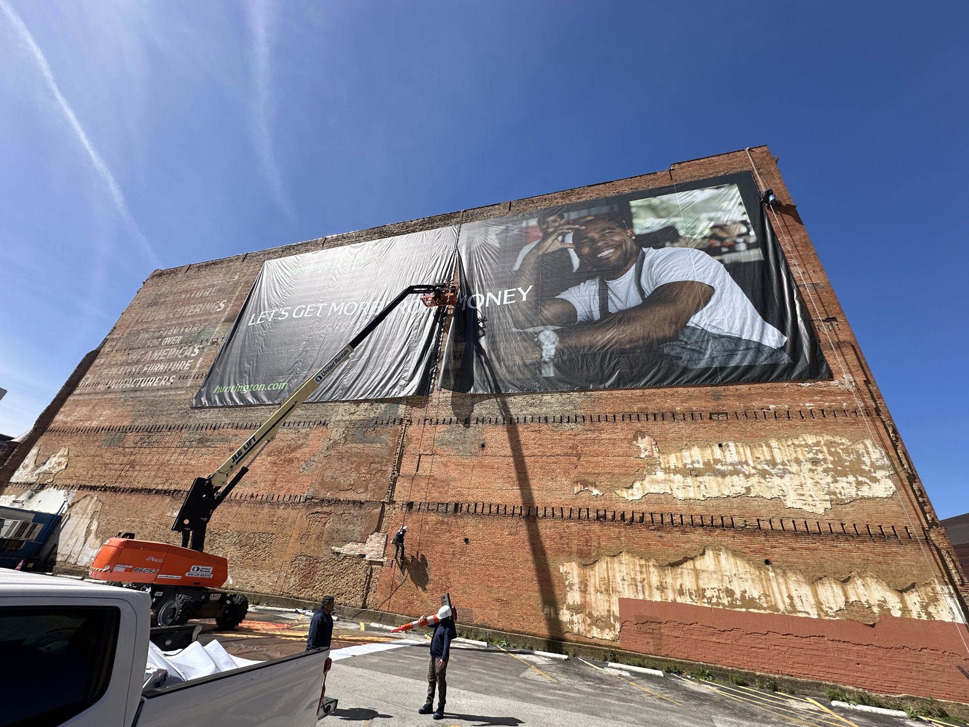 Huntington Bank wallscape installation