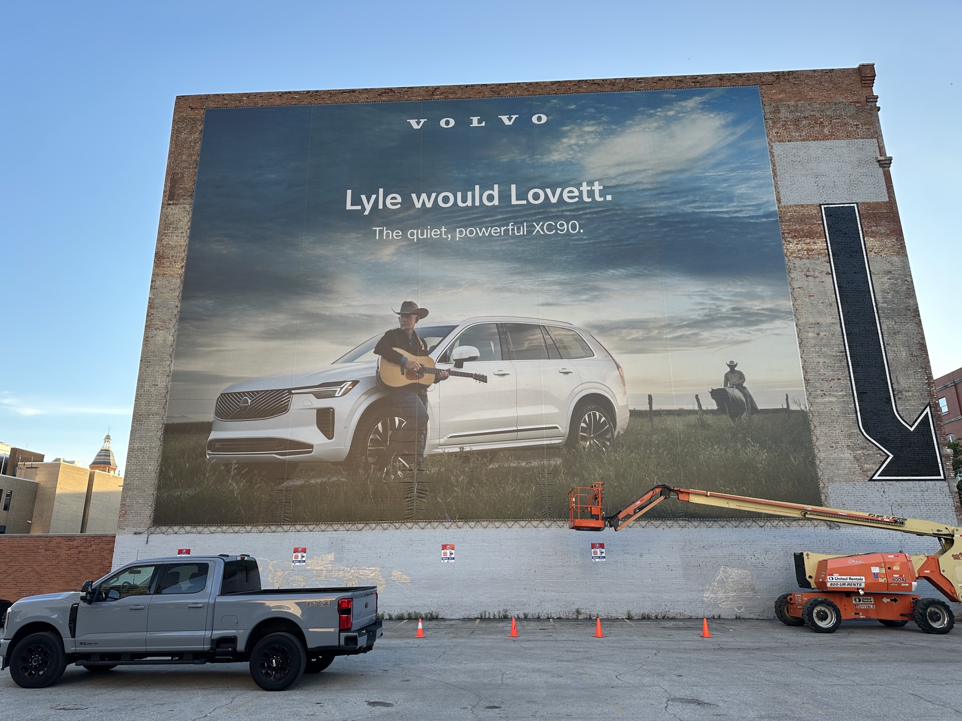 Volvo XC90 wallscape